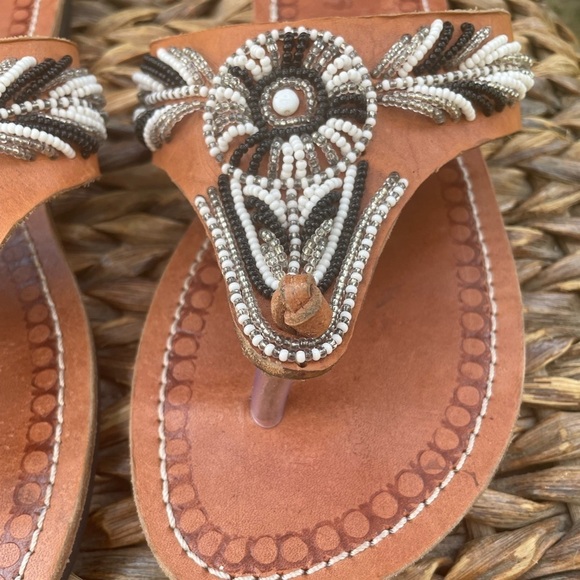 NEW African Maasai Handmade Black & White Beaded Tan Leather Toe Post Sandals - Picture 3 of 7